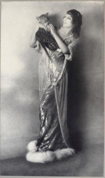 Null Otto Wegener
Ida Rubinstein et son bébé léopard
Paris, 1912
Épreuve argenti&hellip;