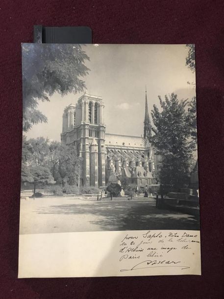 Null École du XXe siècle
Vue de Notre-Dame de Paris en bas à droite un
envoi en &hellip;