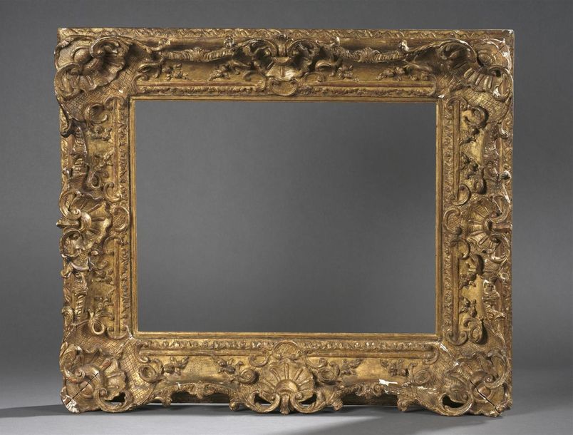 Null Cadre mouluré, sculpté et doré d'époque Louis XV
À décor de queues de cocho&hellip;