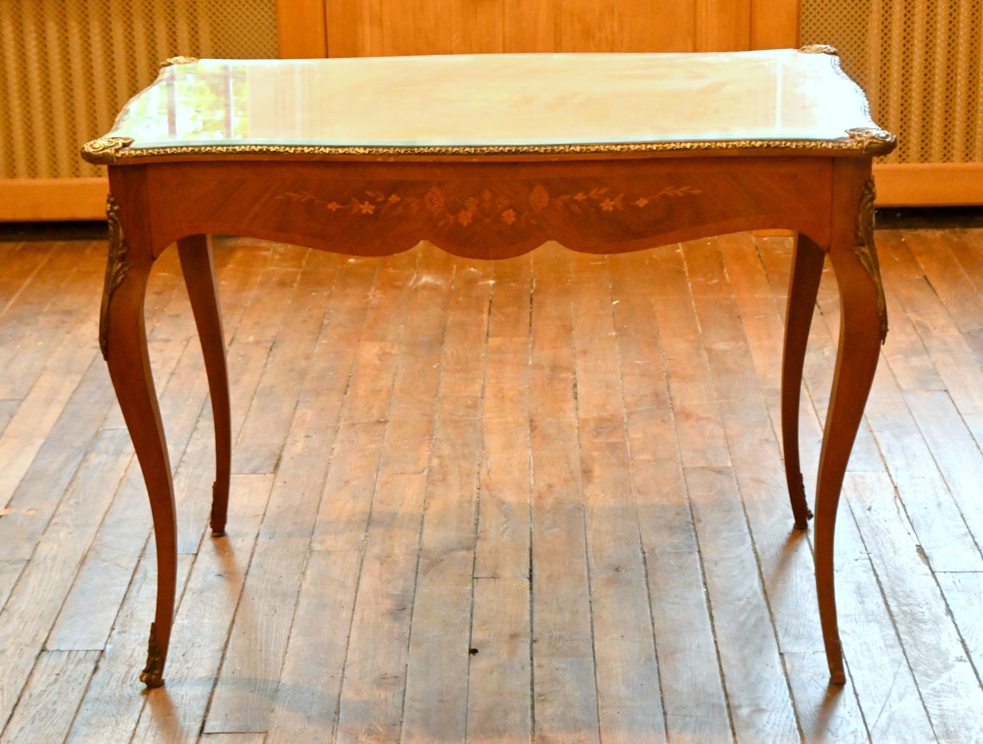 Null Mesa escritorio estilo Luis XV de ormolina y marquetería con (x1) cajón en &hellip;