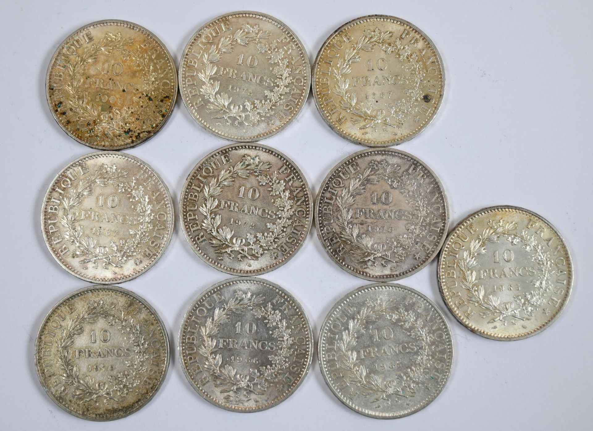 Null Lot de (x10) pièces de 10F argent datées 1972 - 1970 - 1965 - 1967 - 1966