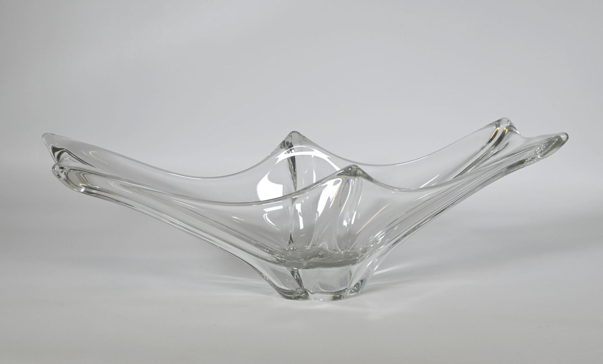 Null Daum, circa 1960, large crystal bowl, signed "Daum France" with the Lorrain&hellip;