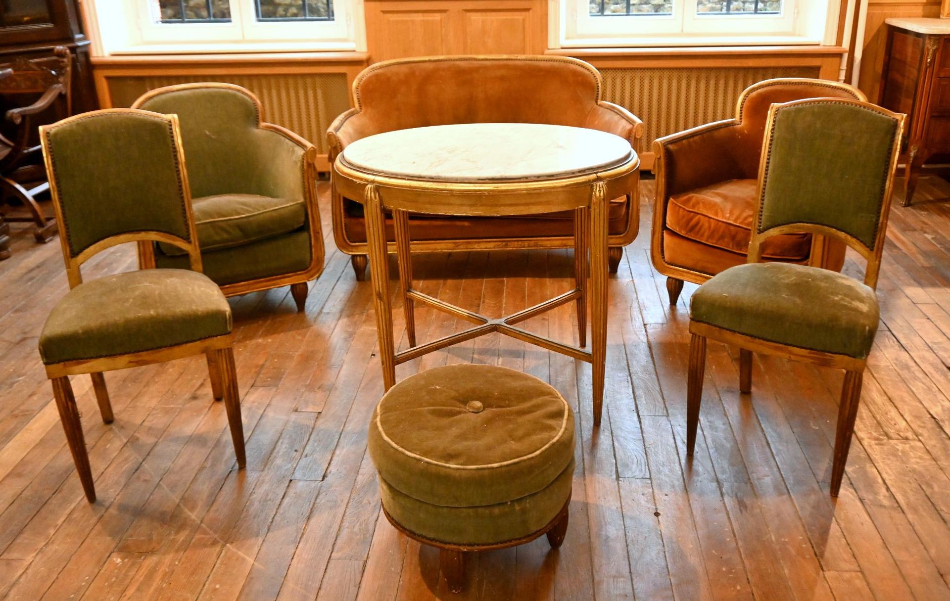 Null Conjunto de muebles de salón de madera tallada dorada de estilo Sue & Mare,&hellip;