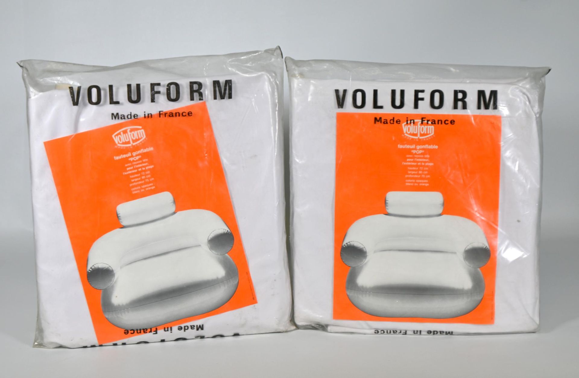 Null Voluform, modelo "Pop", par de sillones hinchables de plástico blanco, se v&hellip;