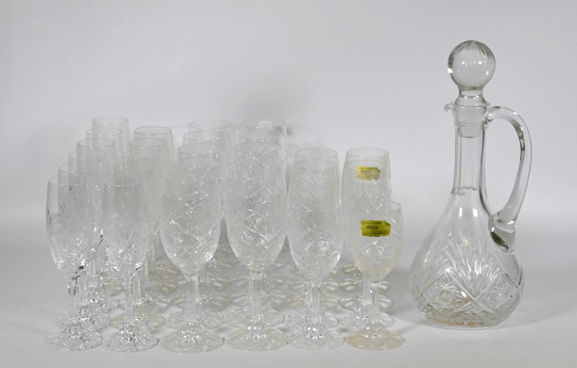 Null Klein à Baccarat, XXe, service de verres en cristal taillé, comprenant : (x&hellip;