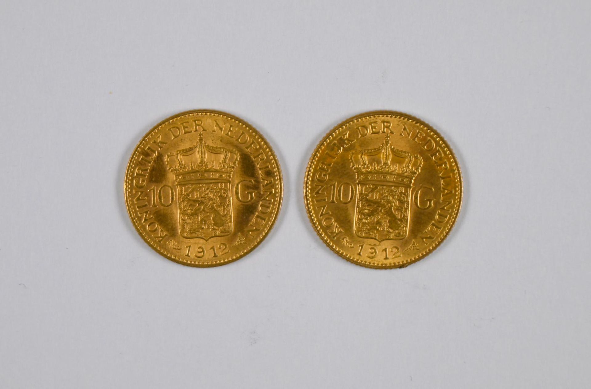 Null 一批（x2）10枚荷兰盾金币，印有威赫莱尔曼女王的侧面，1912年 - 除增值税外，费用降至13.5%。