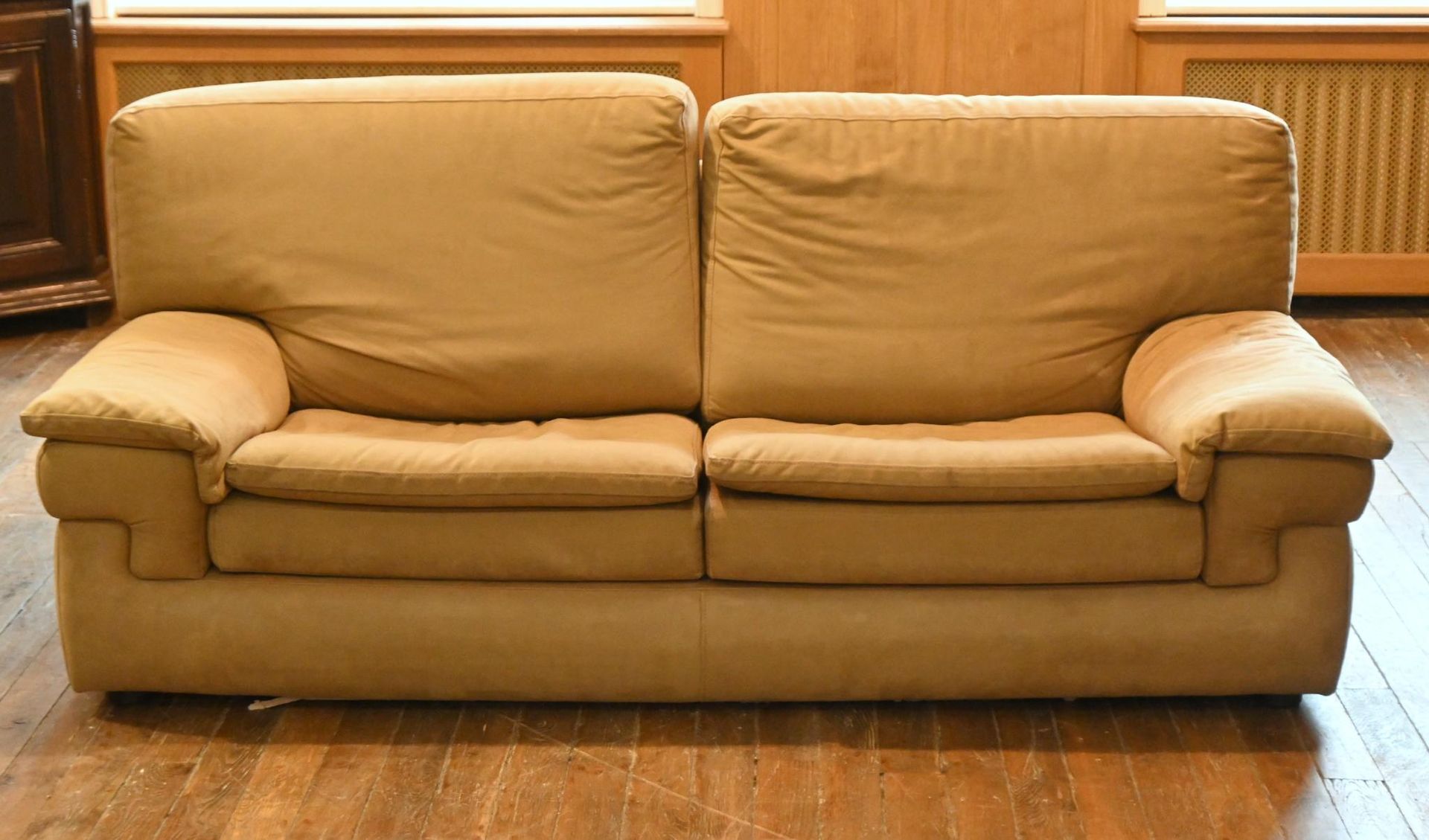 Null Roche Bobois; circa 2000-2010, sofá de cuero nobuck topo (manchas / 78x90x1&hellip;