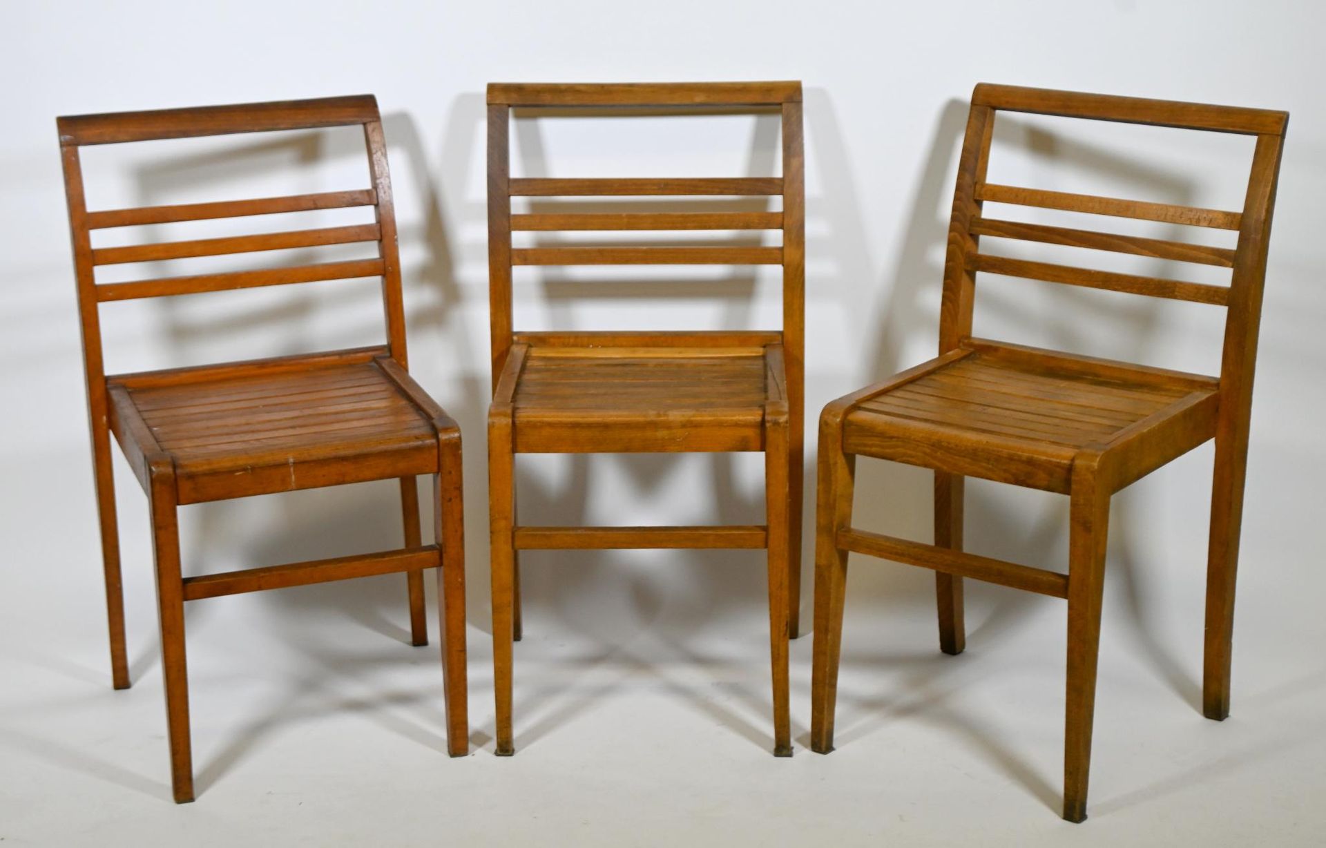 Null René Gabriel (1899-1950) modelo "103", conjunto de (x3) sillas de madera na&hellip;