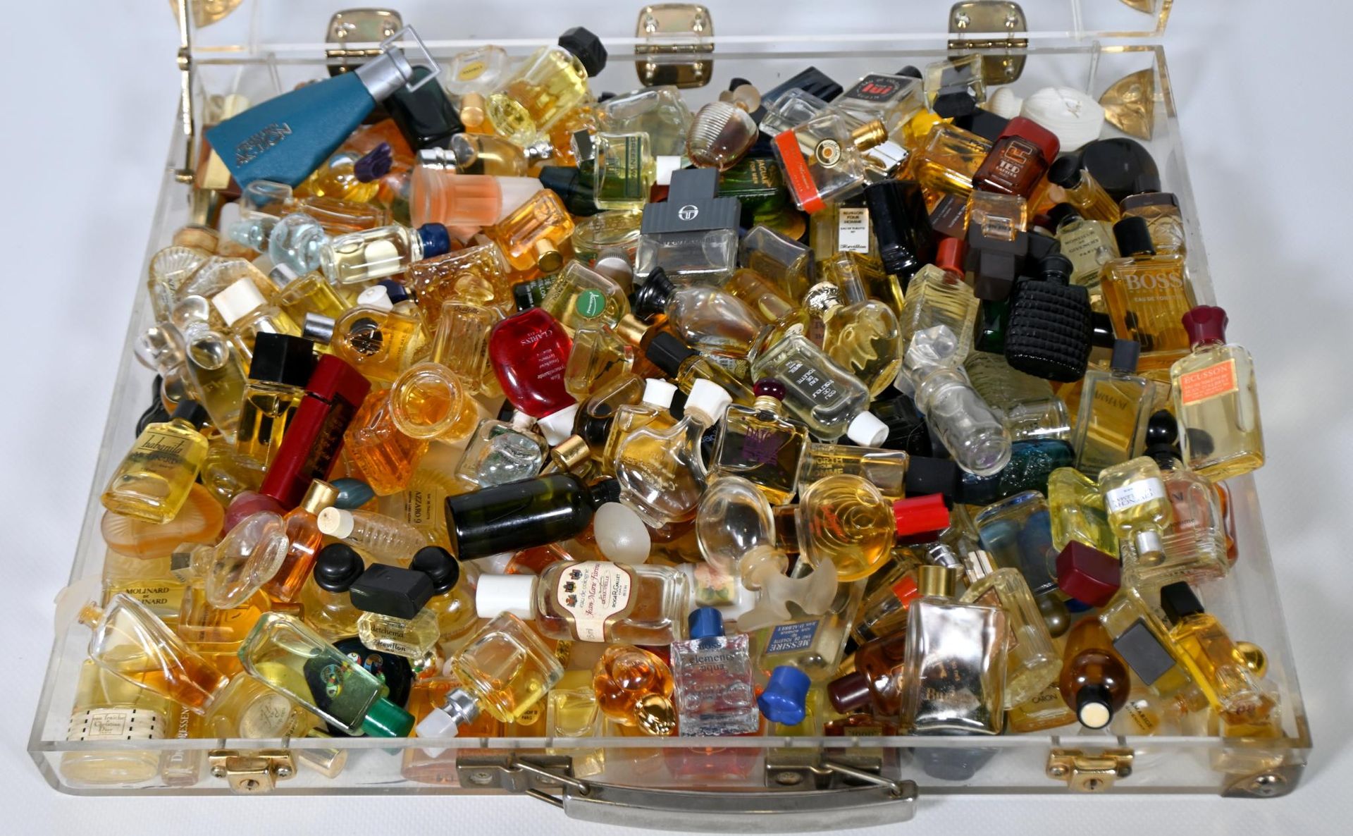 Null Importante collection de flacons de parfum miniatures