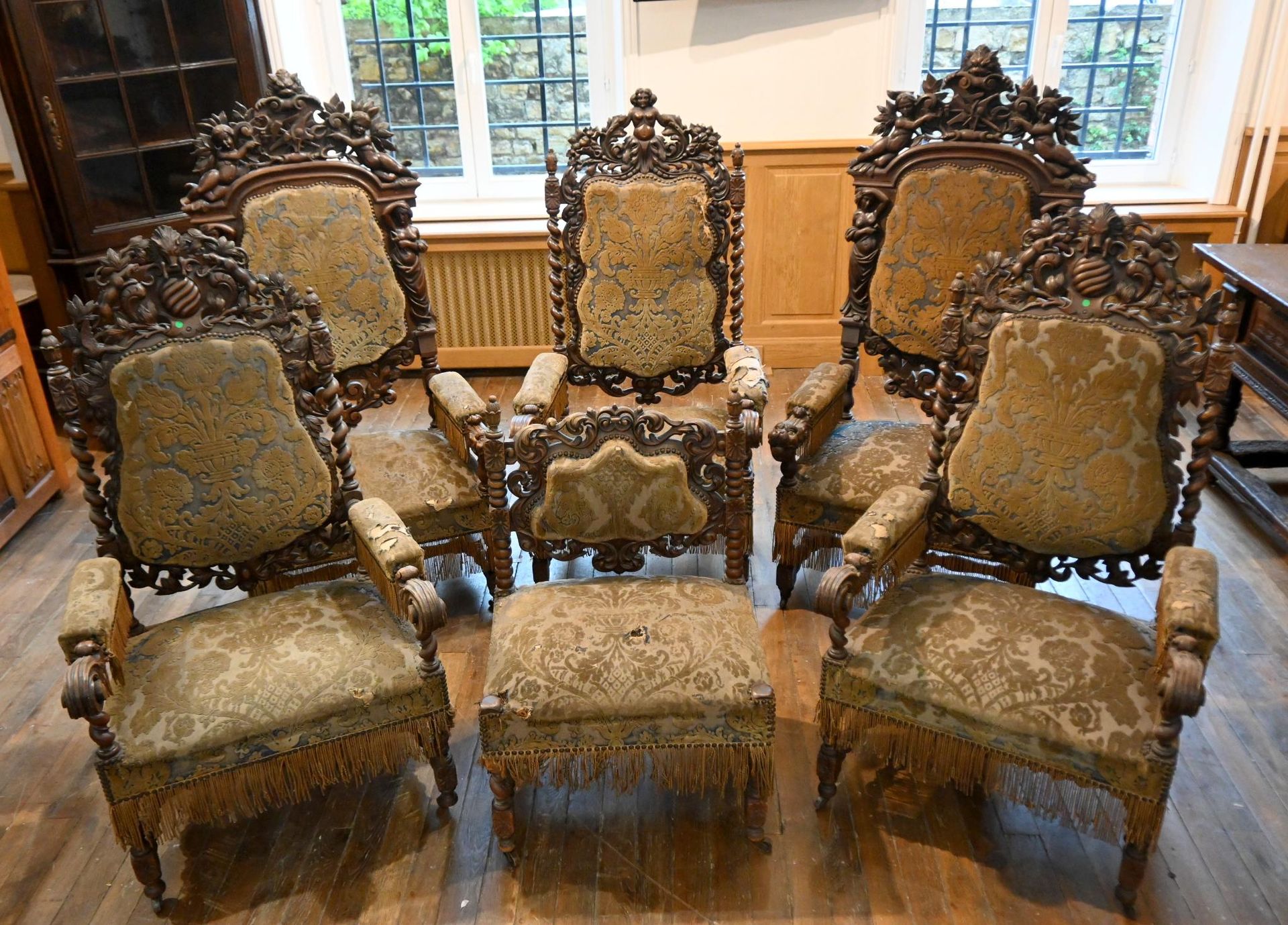 Null Conjunto de muebles de salón de madera natural tallada de estilo Henri II, &hellip;