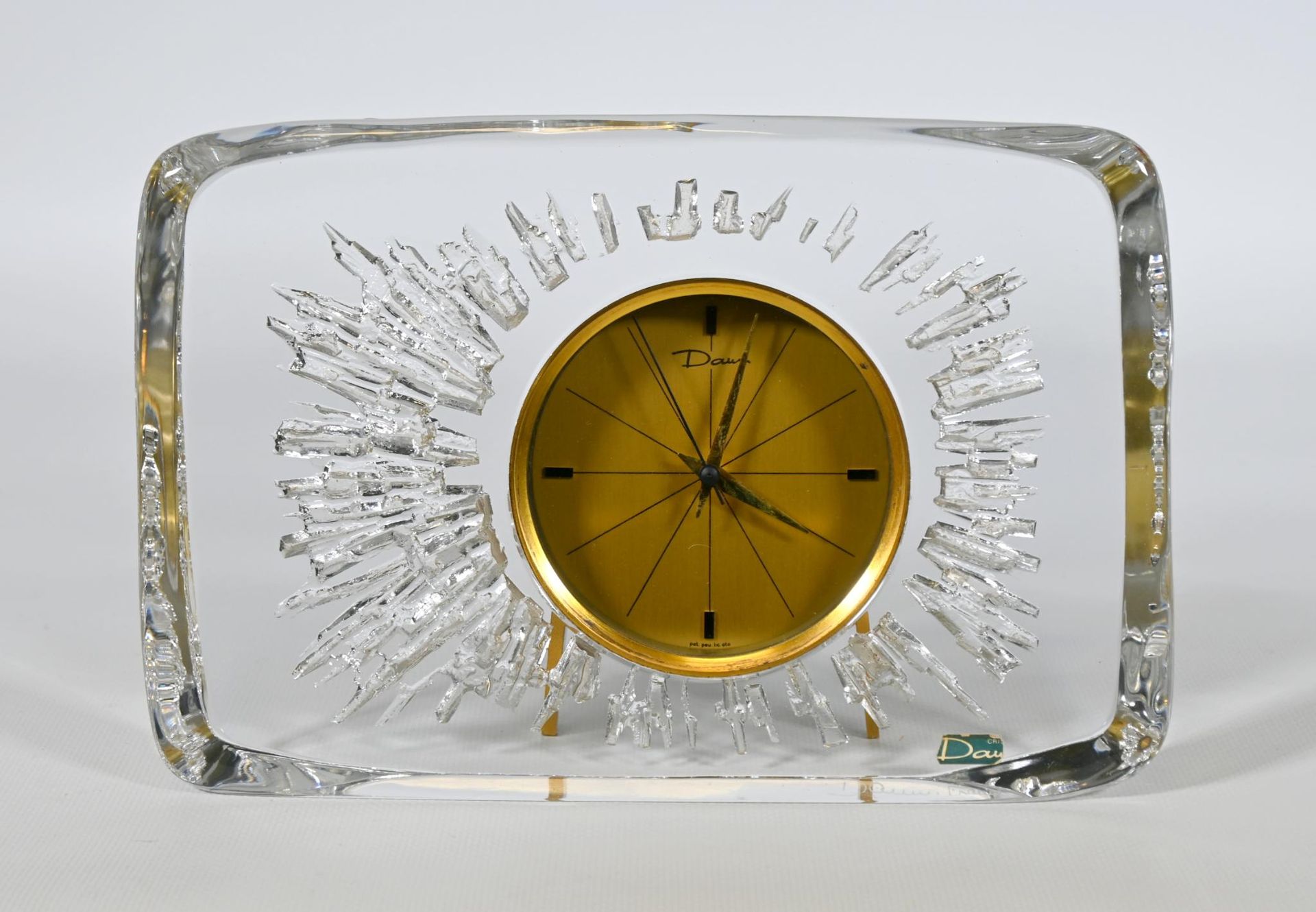 Null Daum, vers 1960, pendule de table, à quartz, en cristal taillé, signée "Dau&hellip;