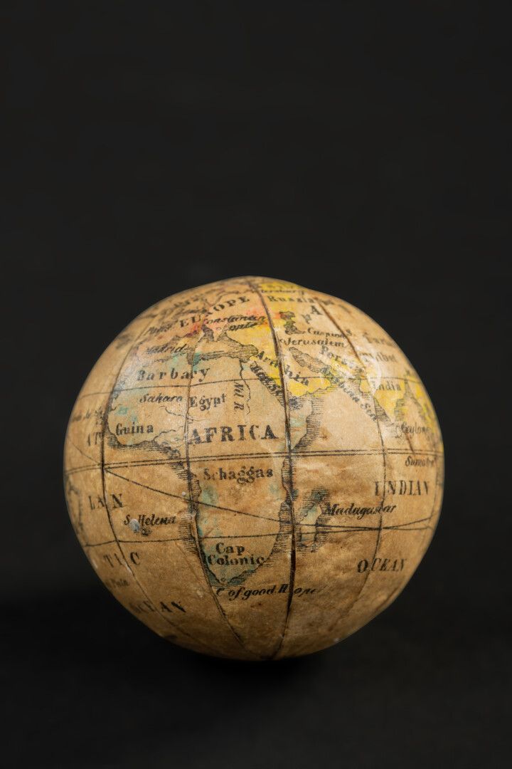 Null English Poket globe attributed to Carl Bauer with a frieze of 32 illustrati&hellip;