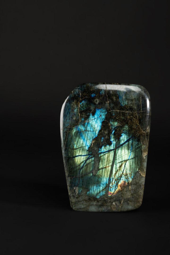Null Important iridescent labradorite block. Polishing on the whole surface.

He&hellip;
