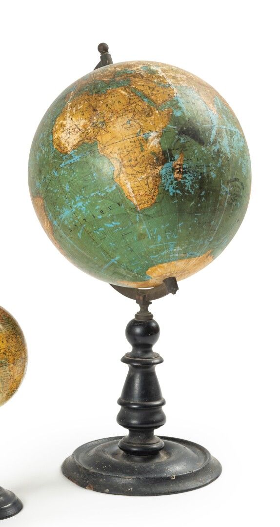 Null Schotte Berlin & Vivien de Saint Martin全球。

漂亮的地球仪，但有发黄的清漆和磨损的痕迹。

1870年左右
&hellip;