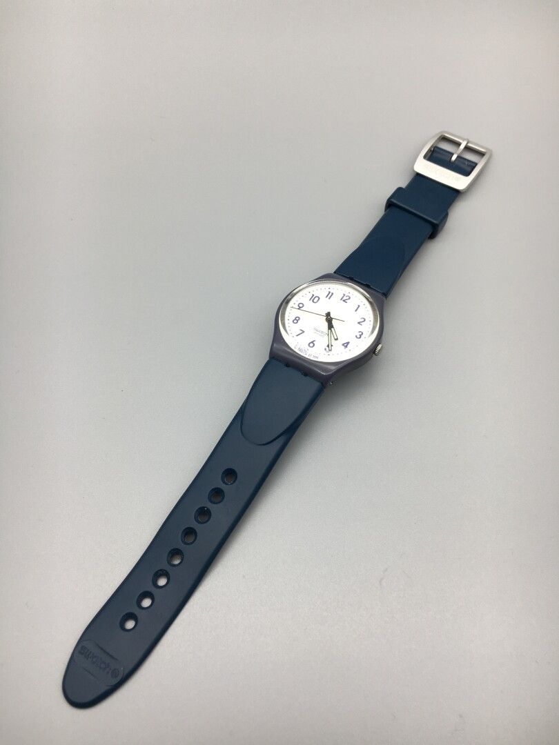 Null SWATCH

Armbanduhr in blauem Kunststoff, Quarzwerk wie abgebildet.