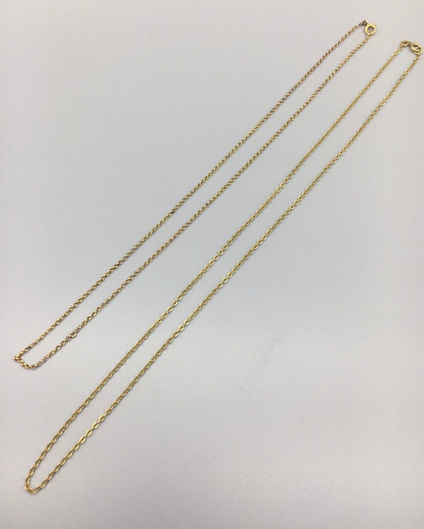 Null A set of two 18K yellow gold chains, one jaseron link and the other flat fo&hellip;