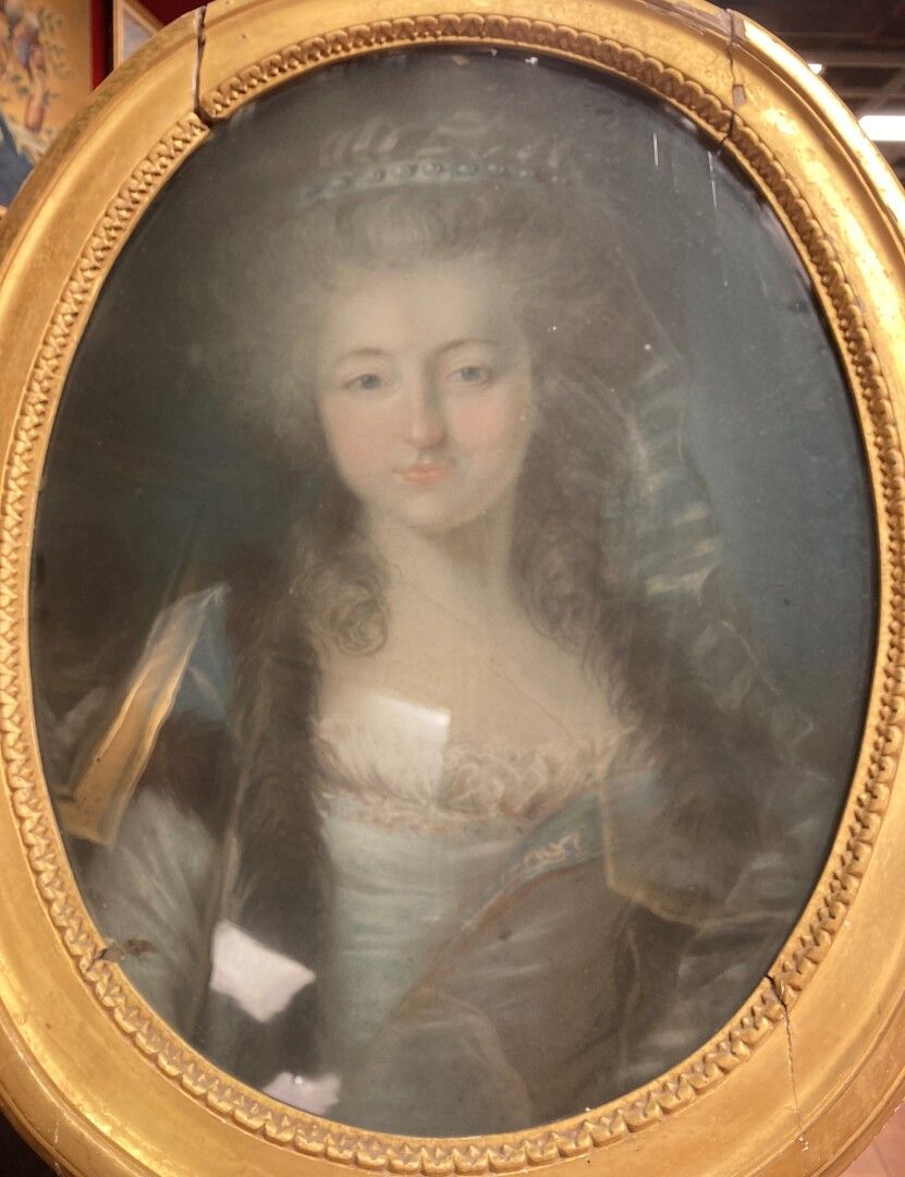 Null 18世纪末的法国学校

梅尼赛尔伯爵夫人（？）的肖像，女，布里森

椭圆形粉笔画在有框纸上

59,5 x 43厘米（撕裂和磨损）。