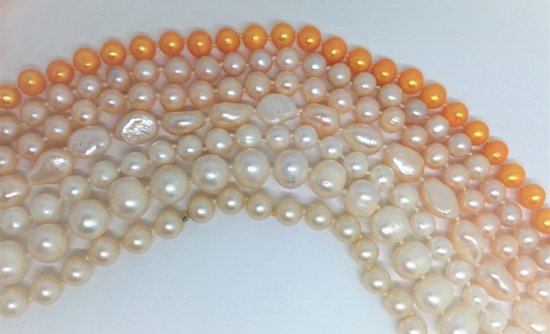 Null Lot de 6 colliers de perles de culture (1 accidenté au fermoir)

On y joint&hellip;