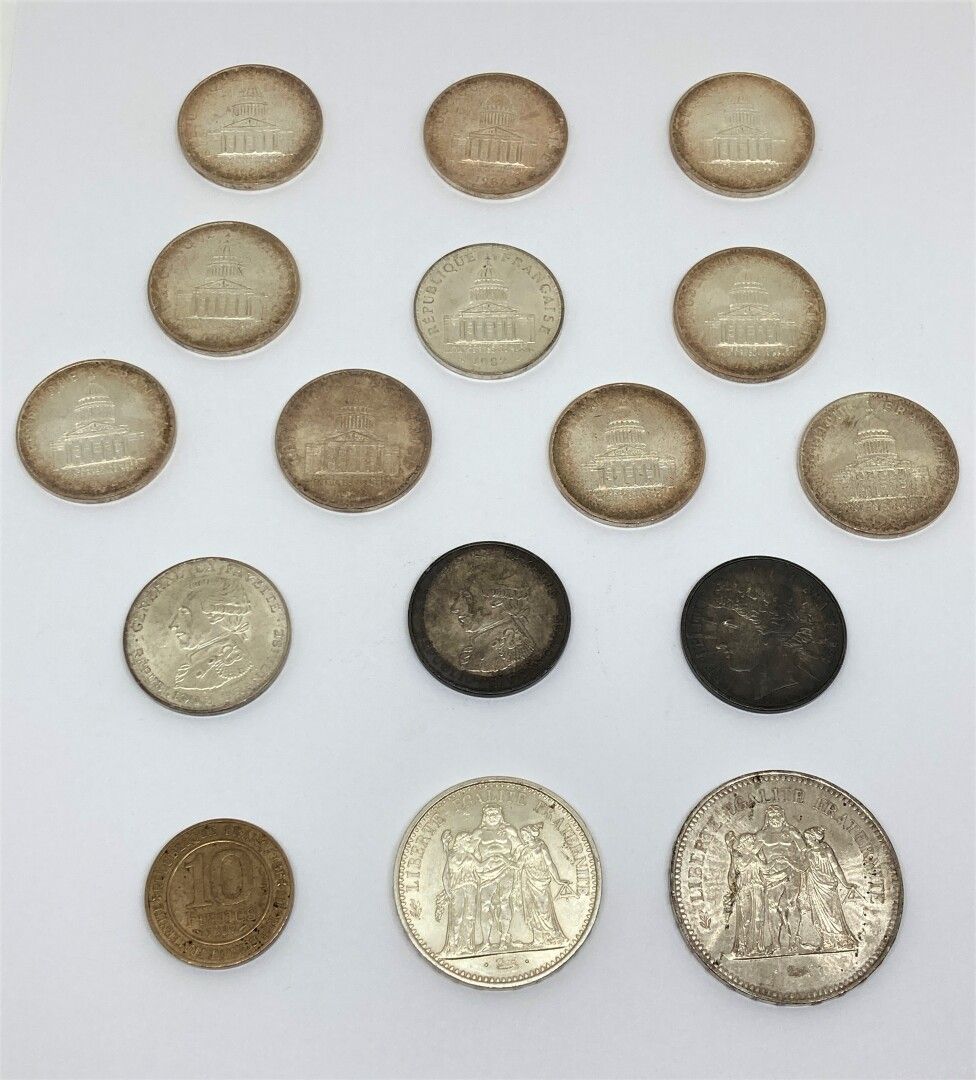 Null Lot de pièces en argent :

- 13 de100 frs

- 1 de 50 frs

- 1 de 10 frs

On&hellip;