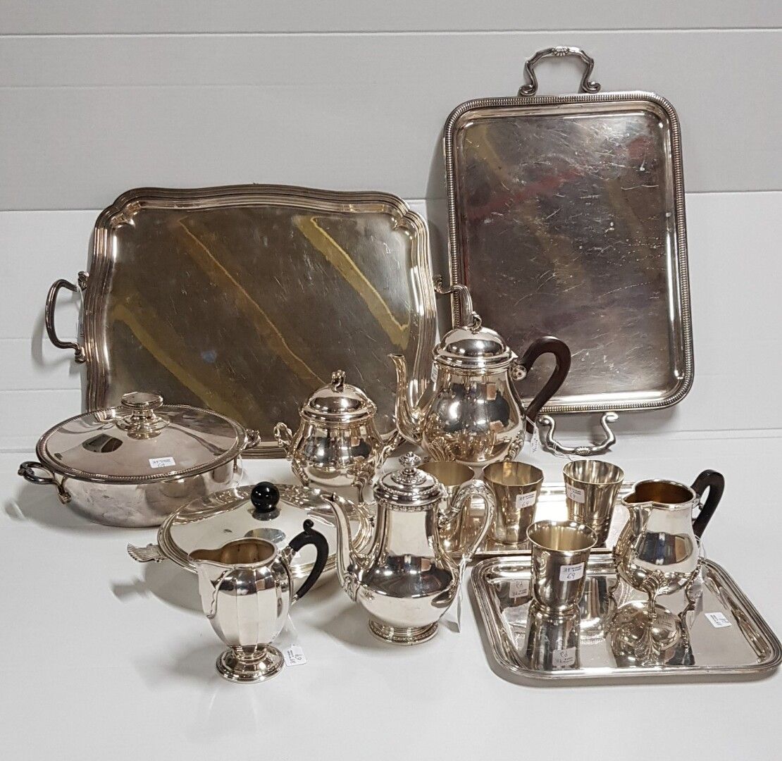 Null Lot of silver plated metal including:

- A milk jug, a teapot with a tea st&hellip;