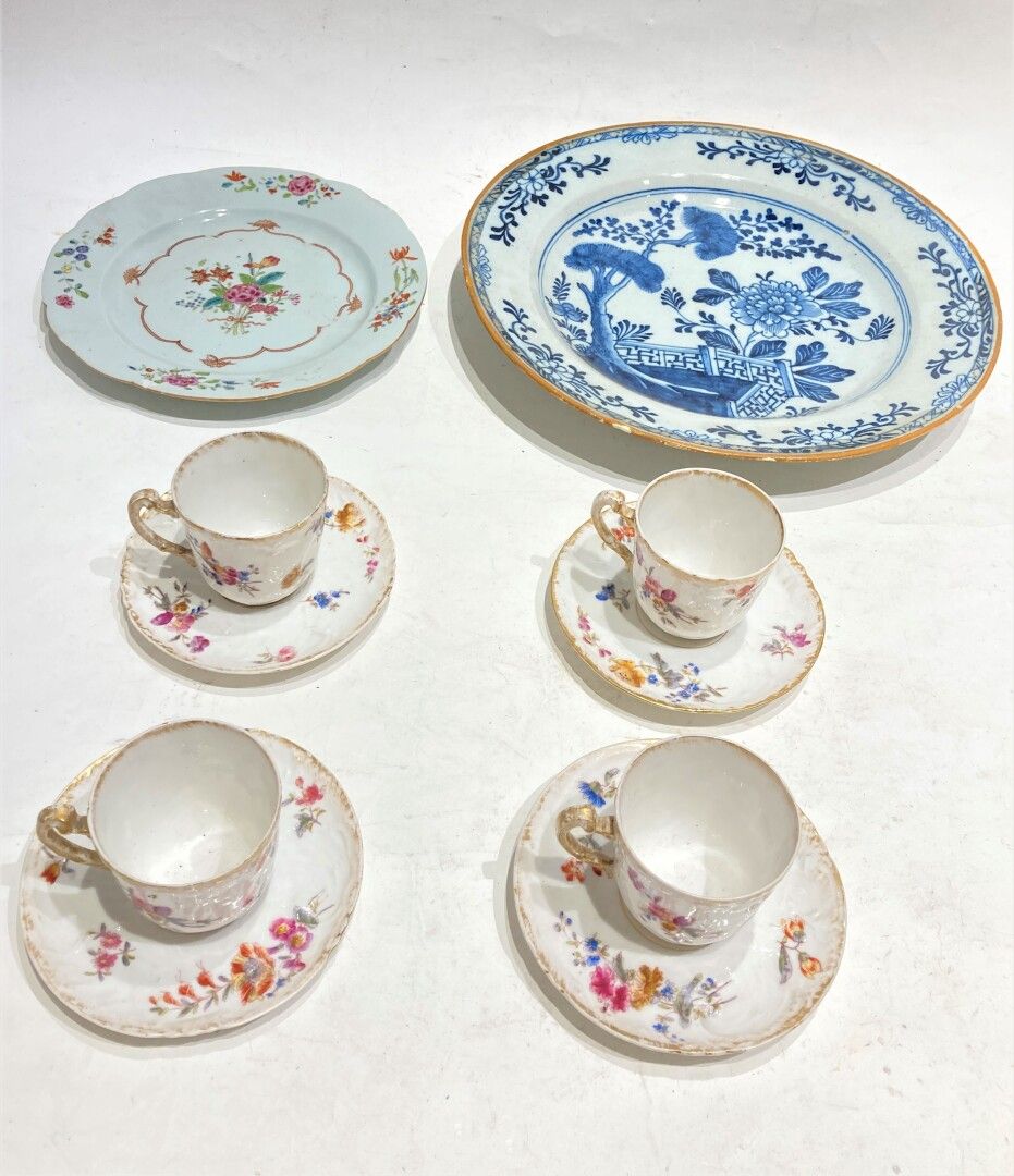 Null A Limoges porcelain coffee set including 4 cups and 4 saucers (cracks)

One&hellip;