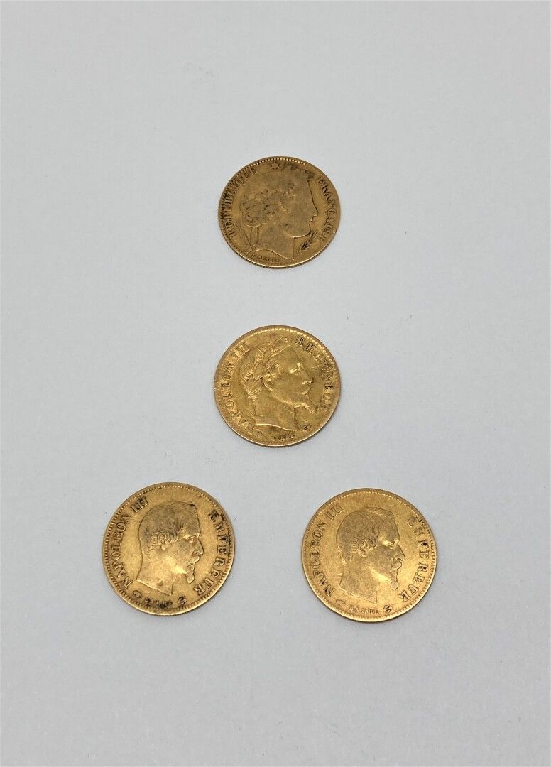 Null 4 monete d'oro da 10 franchi tra cui :

- 2 monete di Napoleone III BARRE 1&hellip;