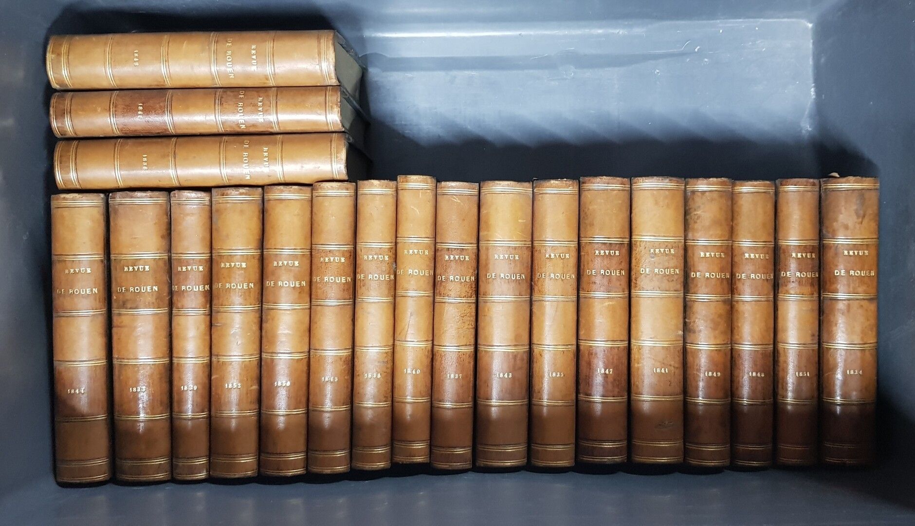 Null Reihe von Bänden der Zeitschrift La revue de Rouen

19. Jahrhundert