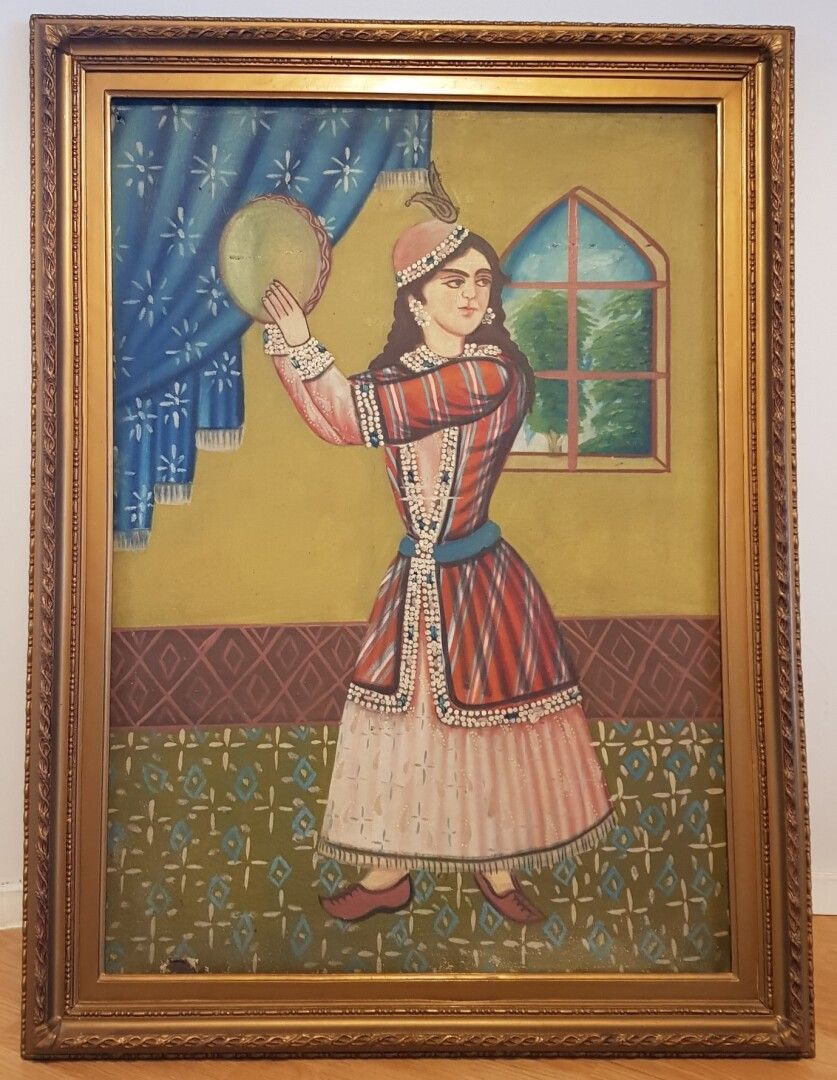 Null Scuola iraniana stile Qajar

Donna con tamburello

Olio su tela

102,5 x 72&hellip;
