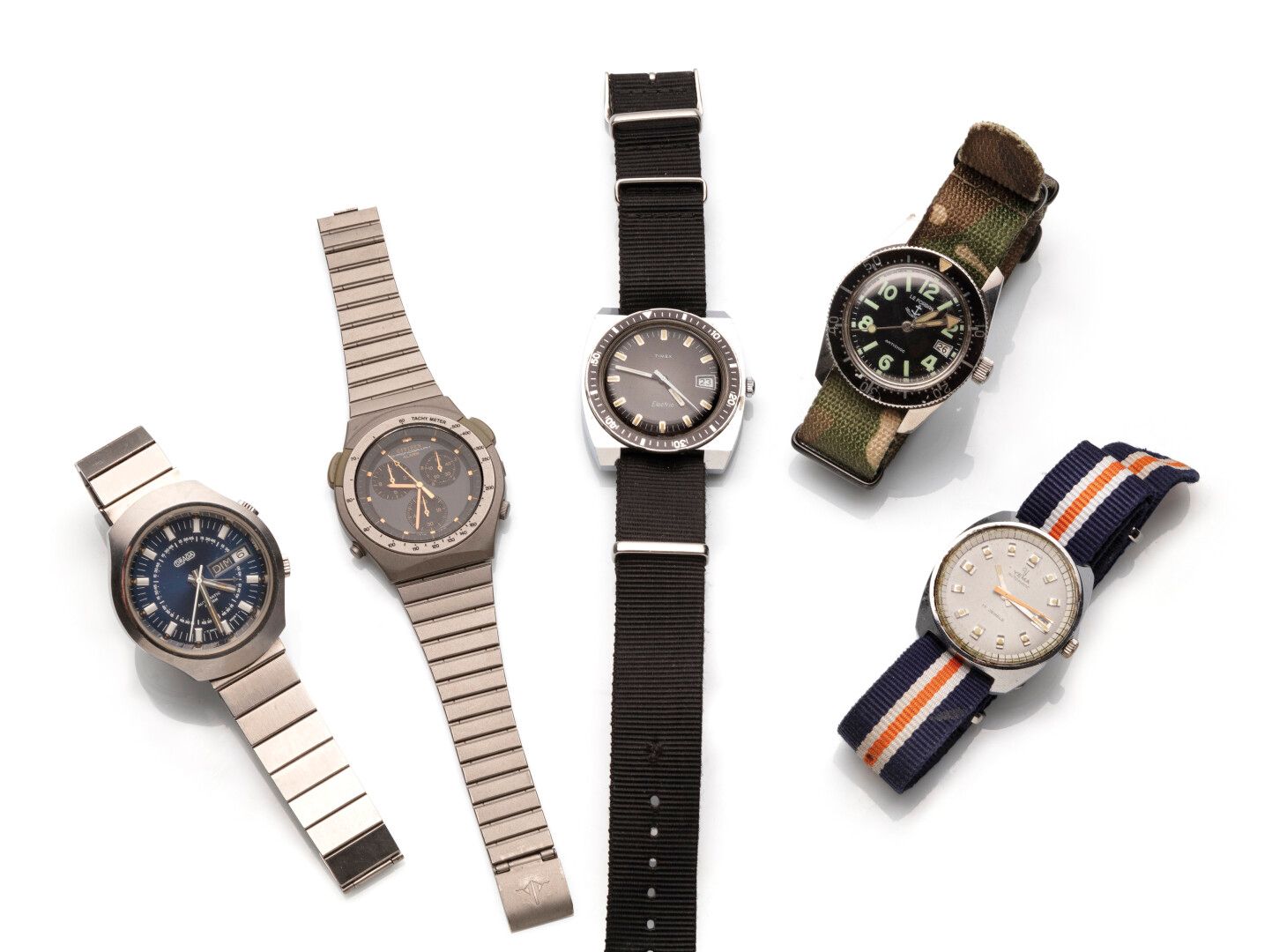 Null Lot comprenant :

Cinq montres de poignet en acier, YEMA automatique, DRAGA&hellip;