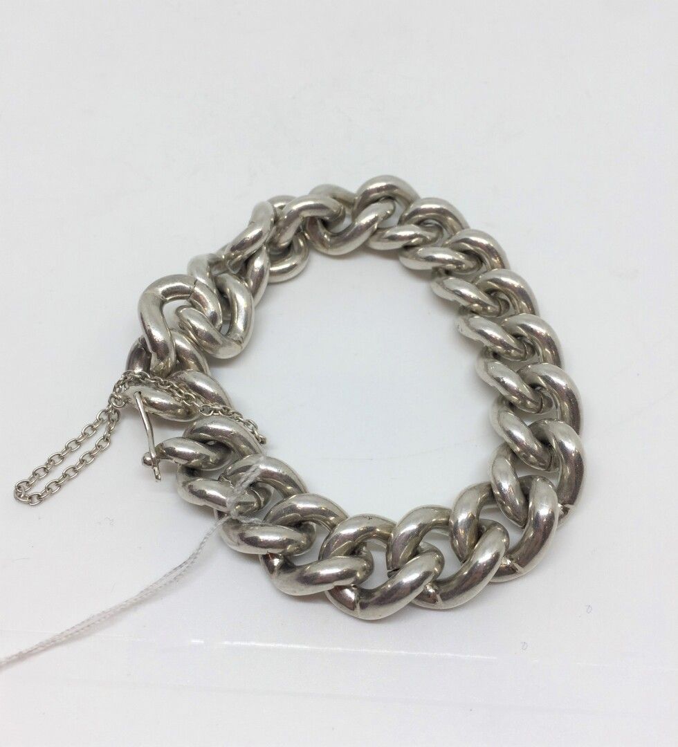 Null Bracelet en argent grosse maille

Poids : 110 g