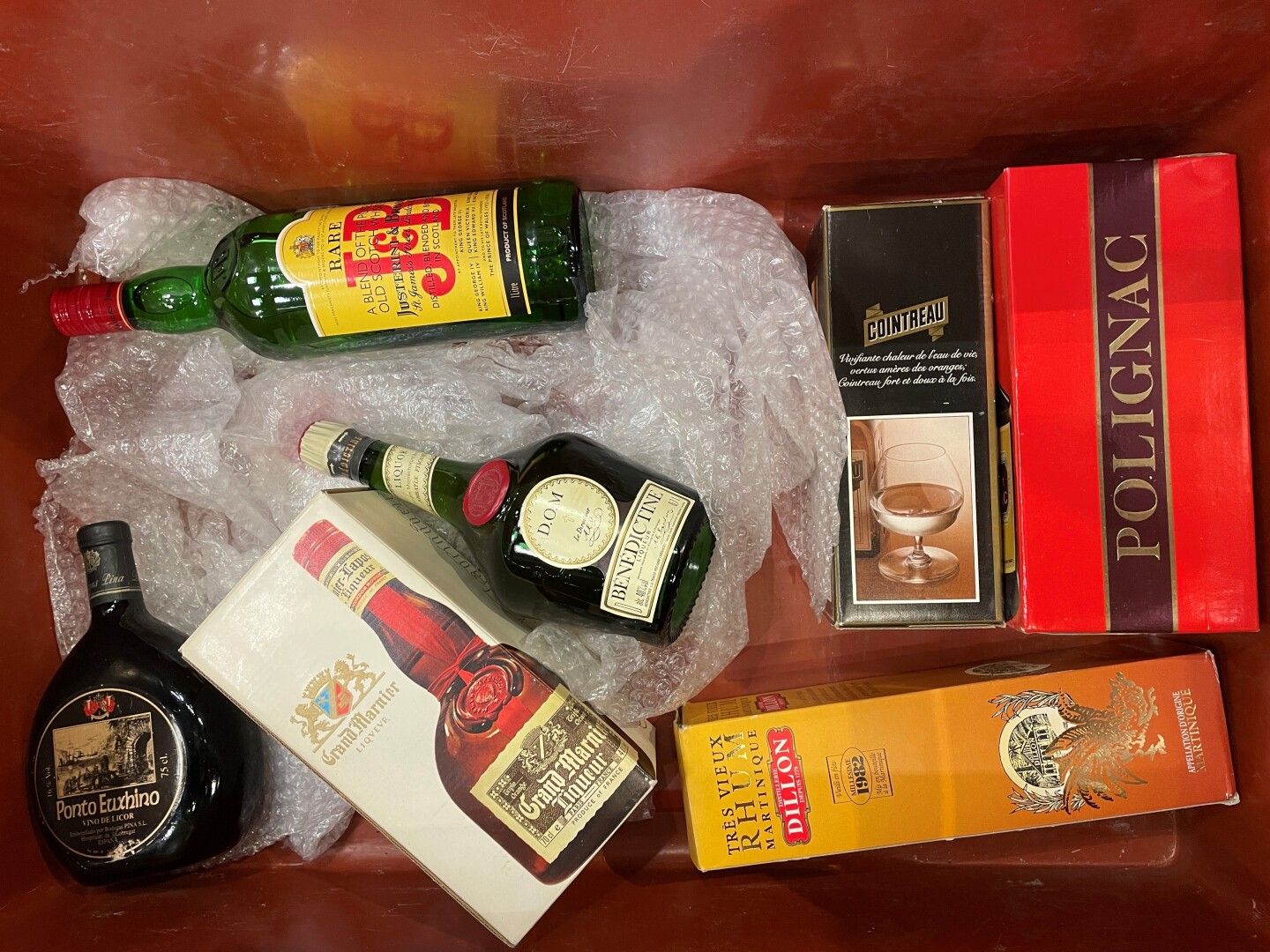 Null Lot comprenant des bouteilles d'alcool Polignac, Cointreau, Rhum, Bénédicti&hellip;