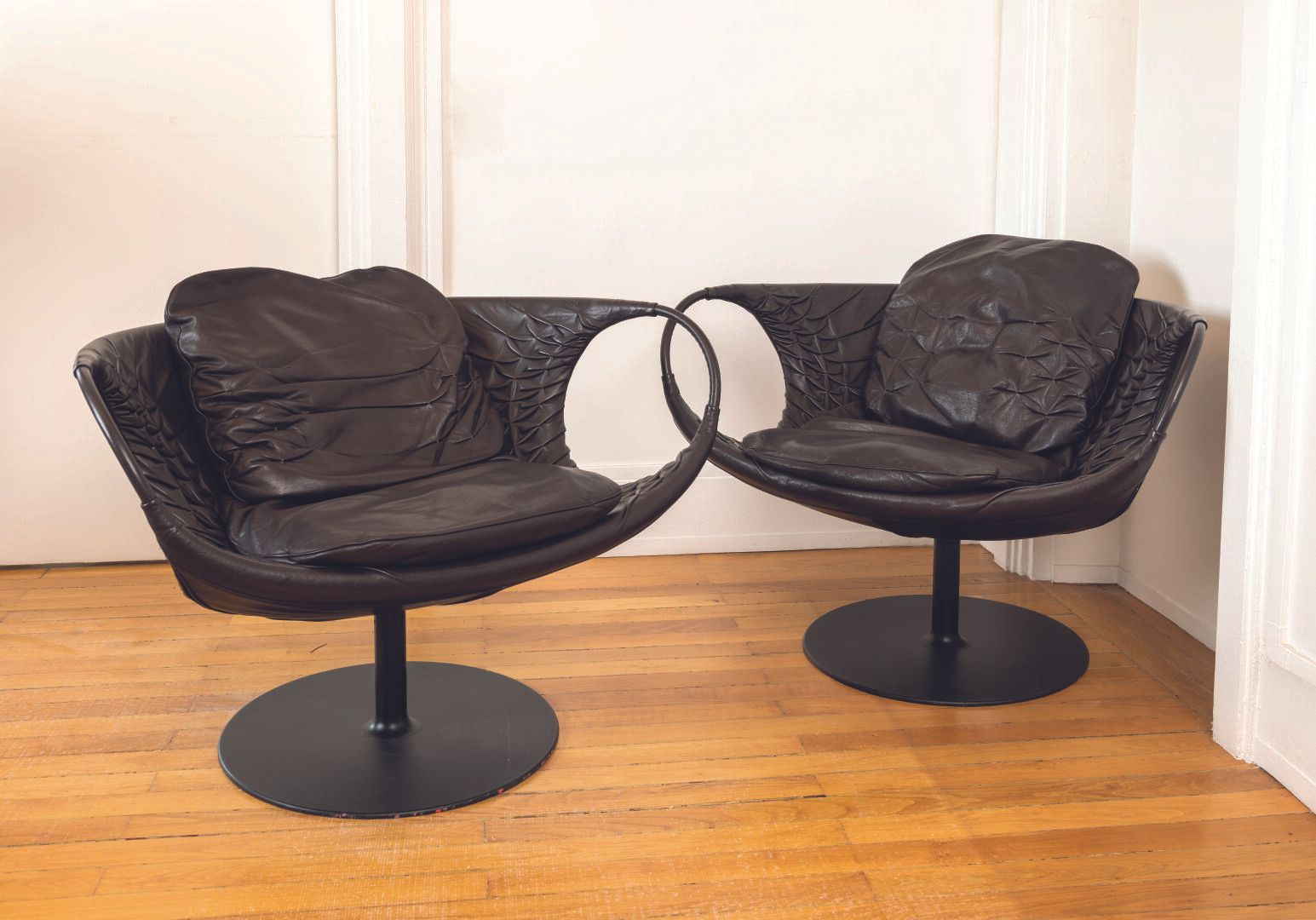 Null Deux fauteuils pivotant en cuir brun Patricia Urquiola pour Moroso modèle S&hellip;