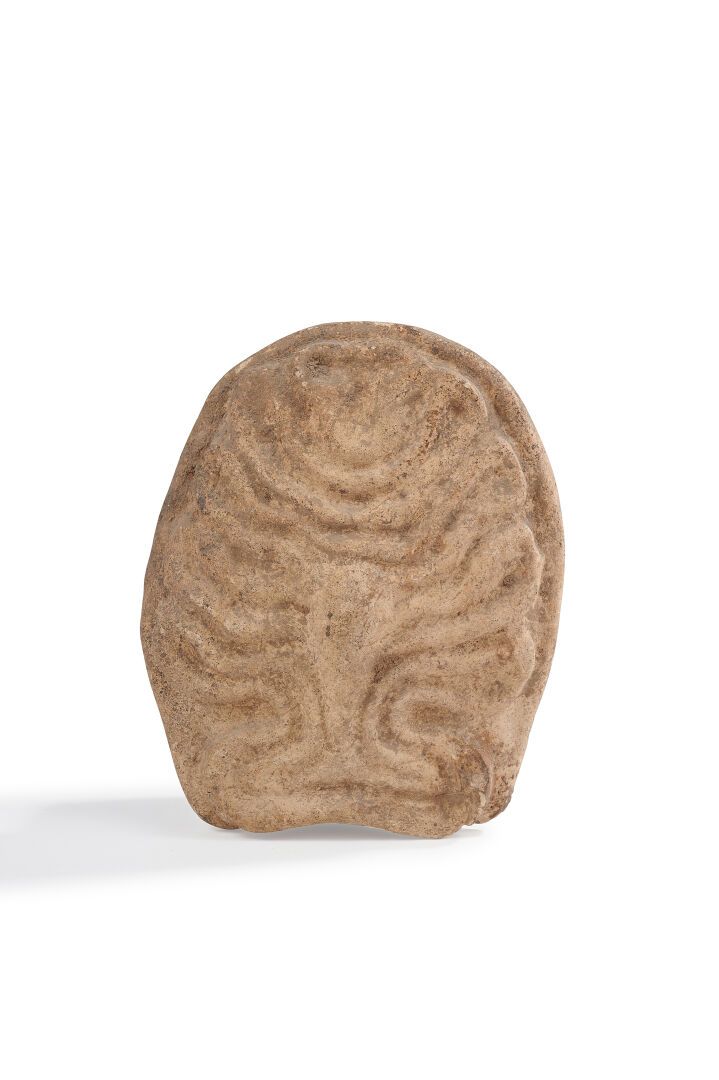 Null 代表子宫的模塑前牌匾

米色赤土

埃特鲁里亚，公元前5-3世纪

高度：17厘米

卢浮宫博物馆中的近似副本：编号CP9630