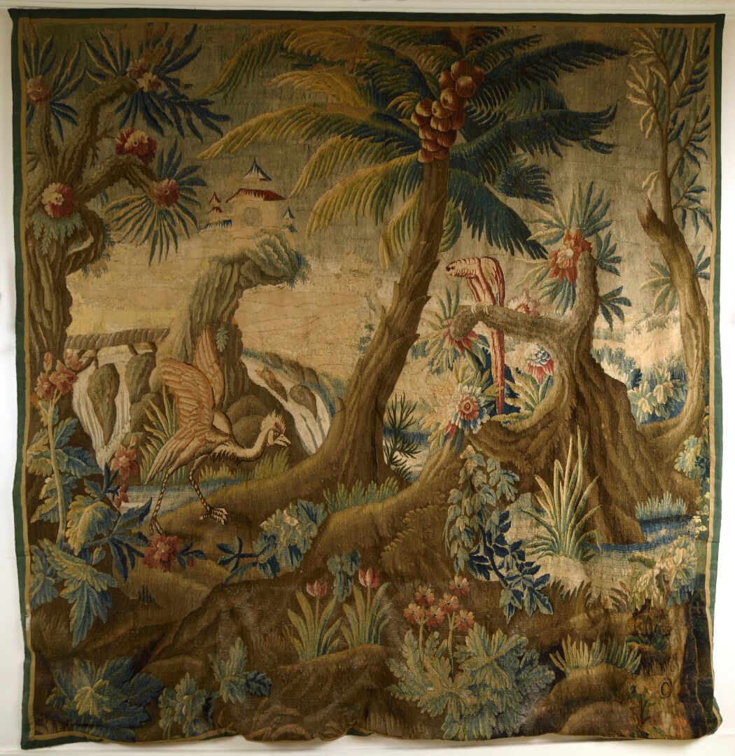 Null AUBUSSON, 18th century

Tapestry with birds in an exotic landscape and pago&hellip;