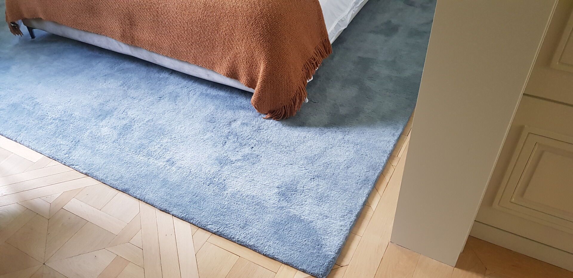 Null Wool rug with blue background

The Rug Company

300 x 330 cm