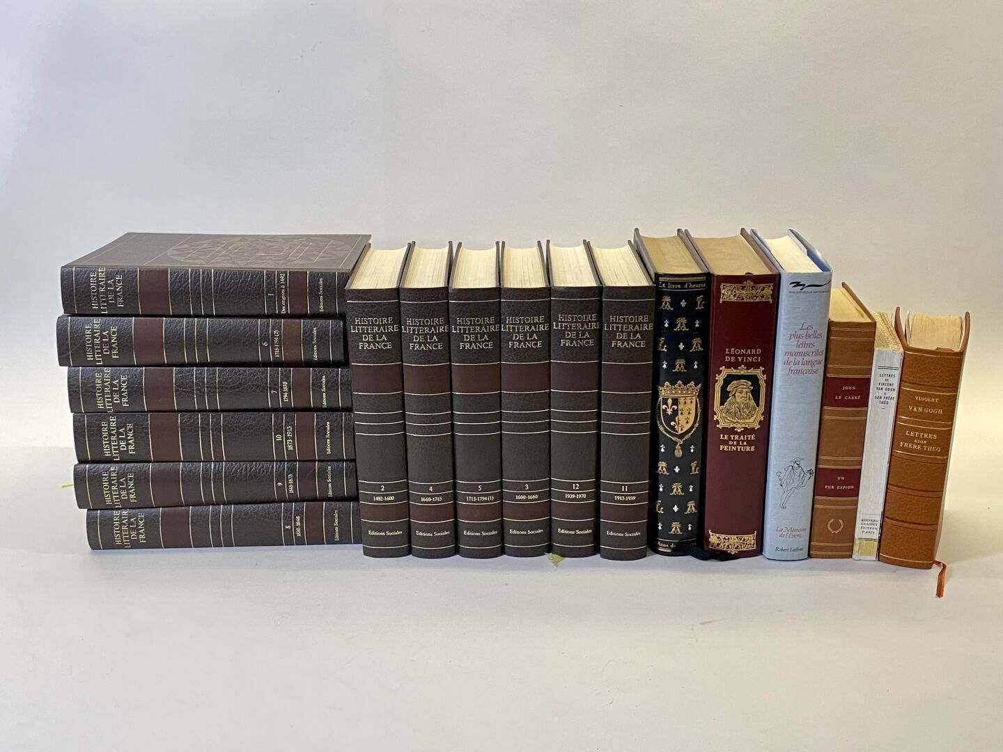 Null Set of 18 works. 

Literary history of France, Editions sociales (8 vol.). &hellip;