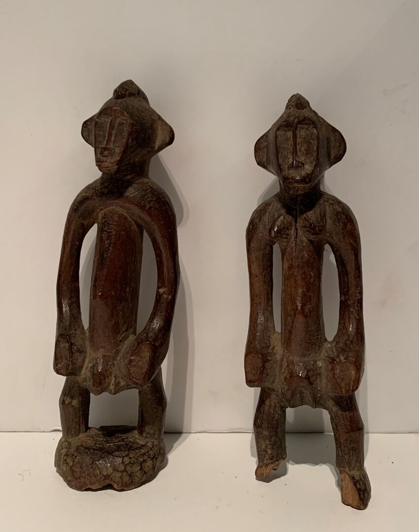 Null Un couple de statuettes Senoufo en bois, R.C.I. Bois, patine d'usage. Haut.&hellip;
