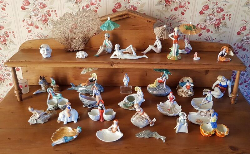 Null Collection of porcelain subjects on the theme of the bathers such as empty &hellip;