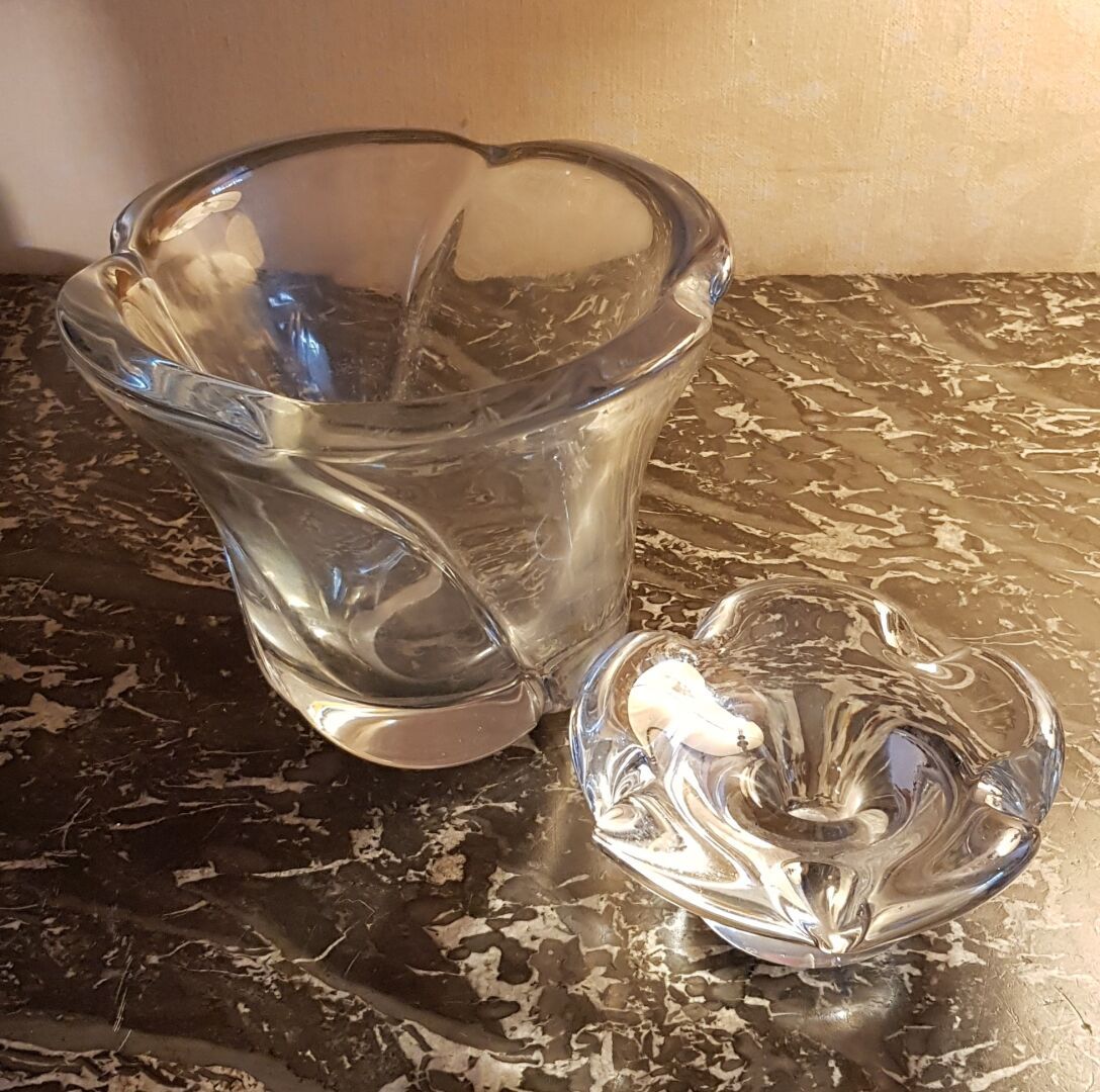 Null DAUM Nancy Frankreich Vase und Aschenbecher aus polylobiertem Kristallglas