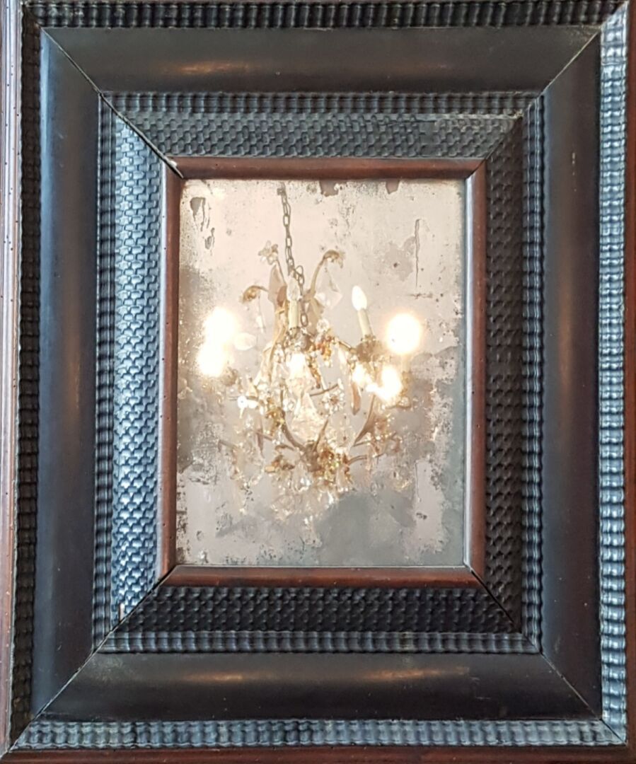 Null Miroir de style hollandais, cadre en bois noirci à décor strettelé
XVIIème-&hellip;