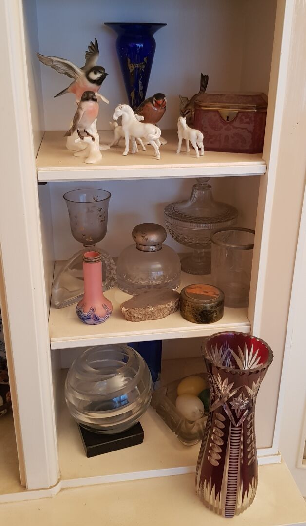 Null Lot de verrerie et porcelaine : drageoir, coupe couverte, animaux, vases
