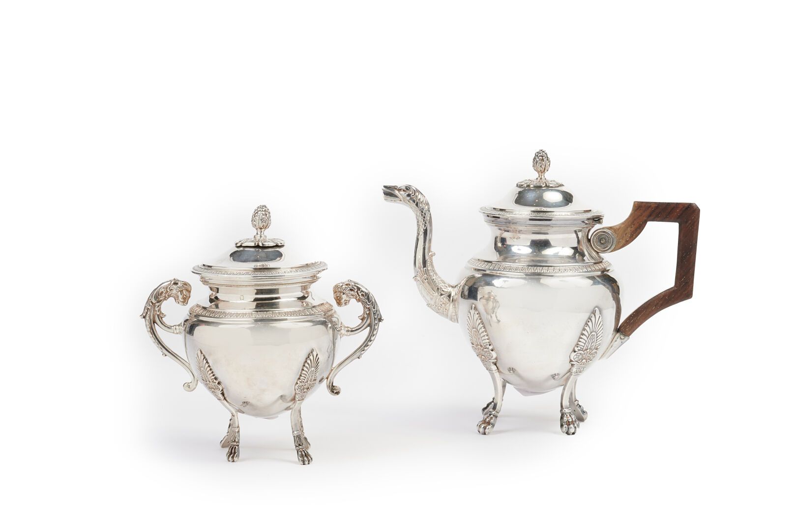 Null 帝国型 950‰一级银茶具，包括咖啡壶和糖罐
法国作品
毛重：800 克（有凹痕）