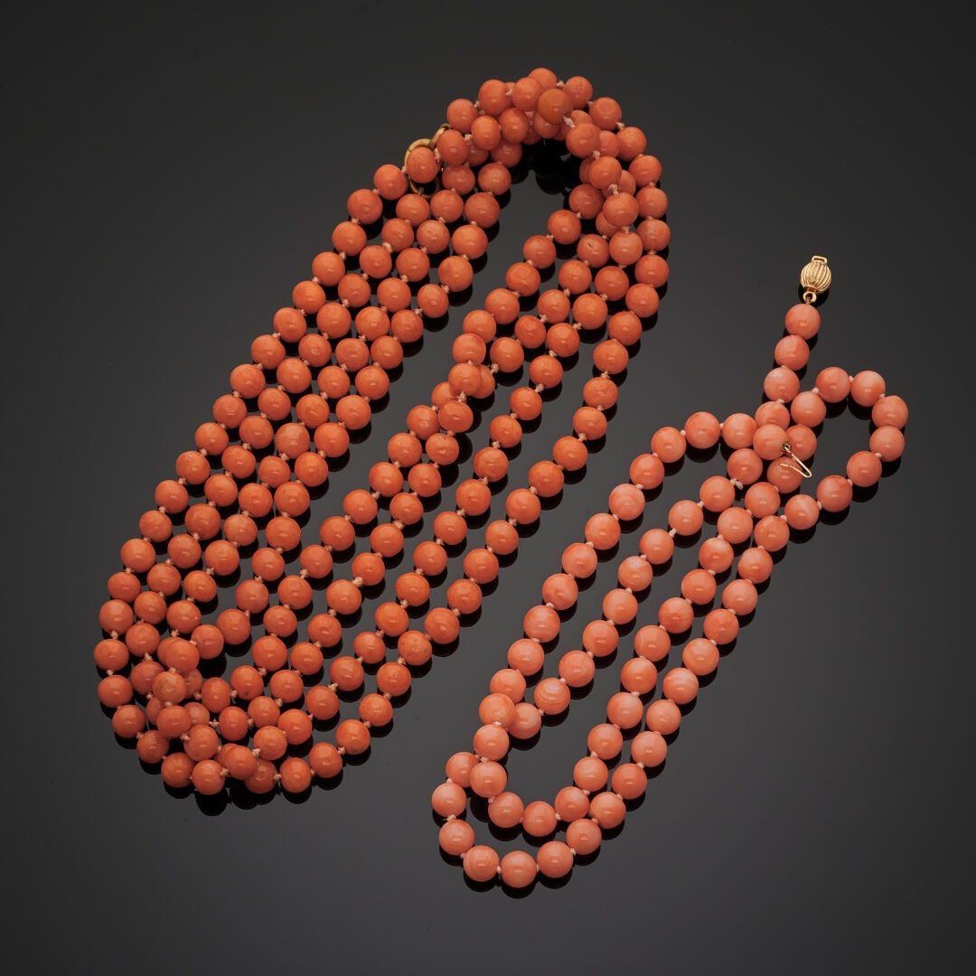 Null Halskette aus Korallenperlen*, als Choker auf Drähten montiert, Federring-V&hellip;