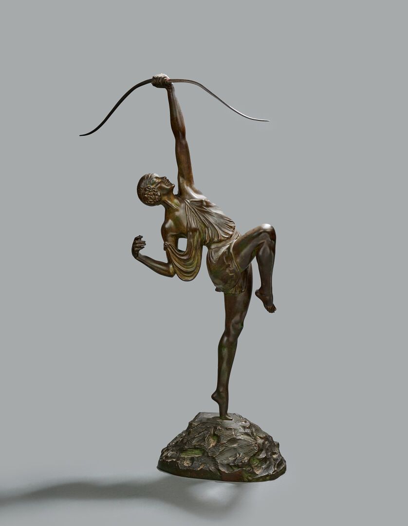 Null 皮埃尔-勒法盖斯（1892-1962） 
"戴安娜"，设计于 [1925-1930] 前后的模型。
雕塑。
青铜质地，带棕色古铜色光泽。
早期装饰艺术&hellip;
