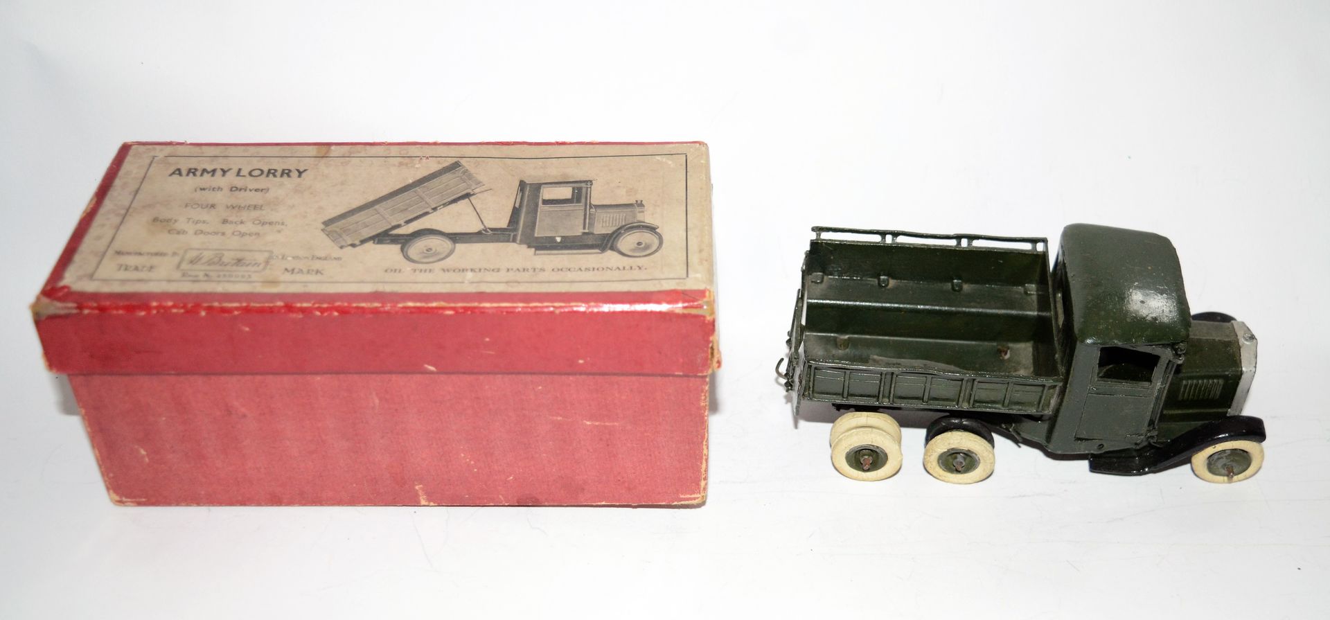 Null BRITAINS: réf.1334: 带有白色轮胎的军用卡车，装在原箱中。30年代-40年代