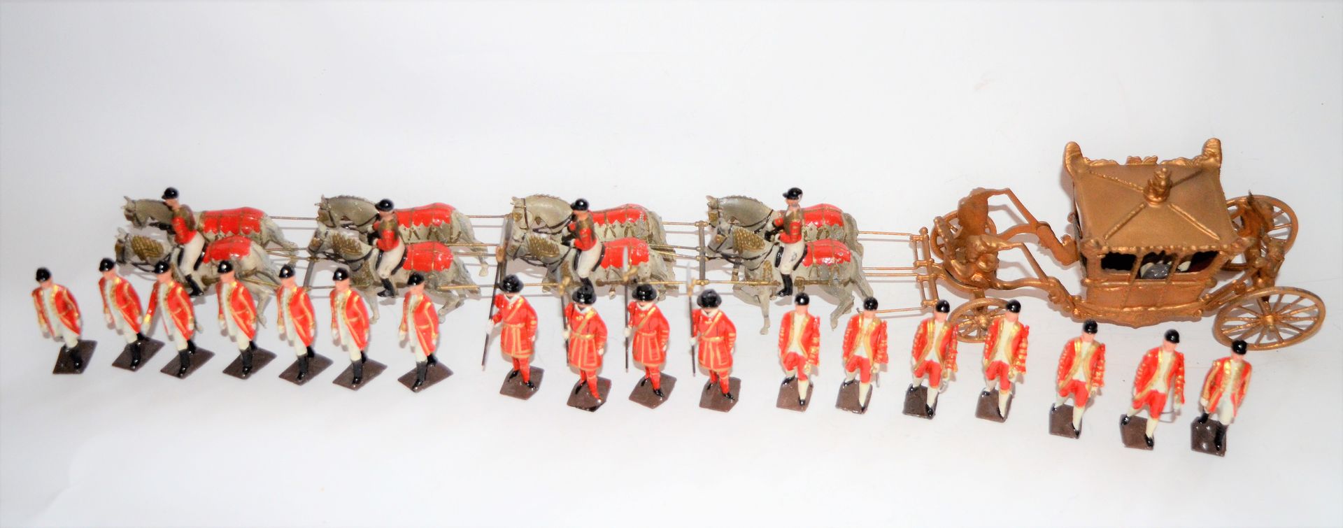 Null BRITAINS: "the state coach", complete with royal couple and set 1257 "BRITI&hellip;