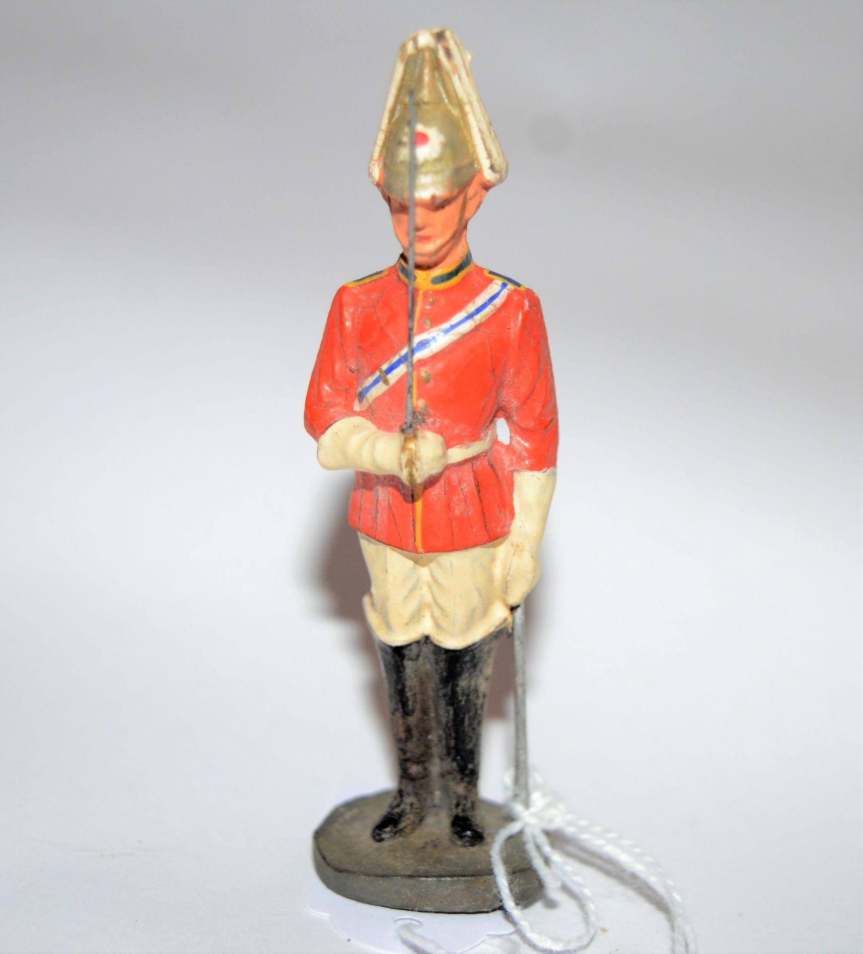 Null ELASTOLIN: English Life Guard at attention. Height: 9 cm. Good condition. R&hellip;