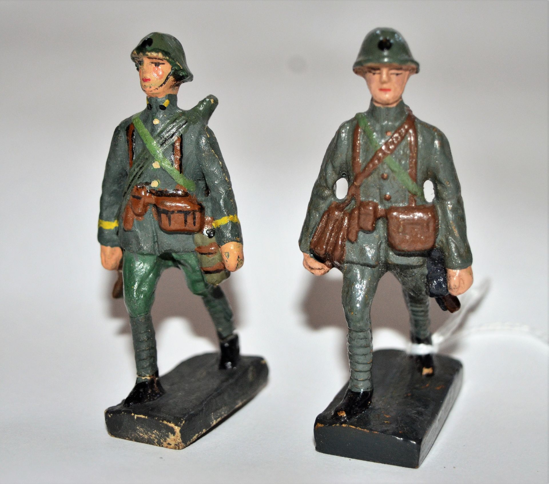 Null DURSO: Olanda: 2 granatieri, con equipaggiamento diverso, in marcia. Altezz&hellip;