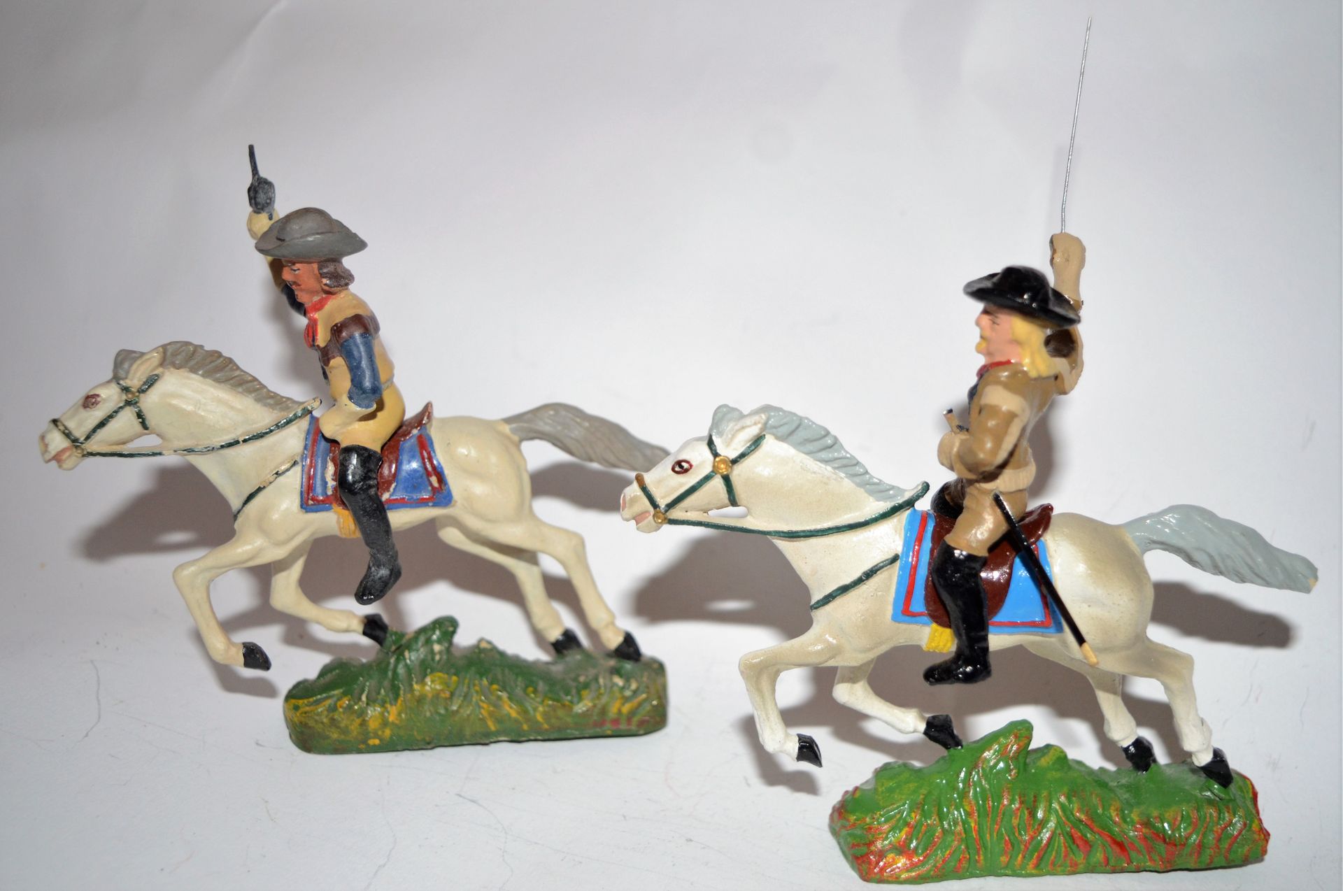 Null DURSO (2): Western: il generale Custer e Buffalo Bill a cavallo. Condizioni&hellip;