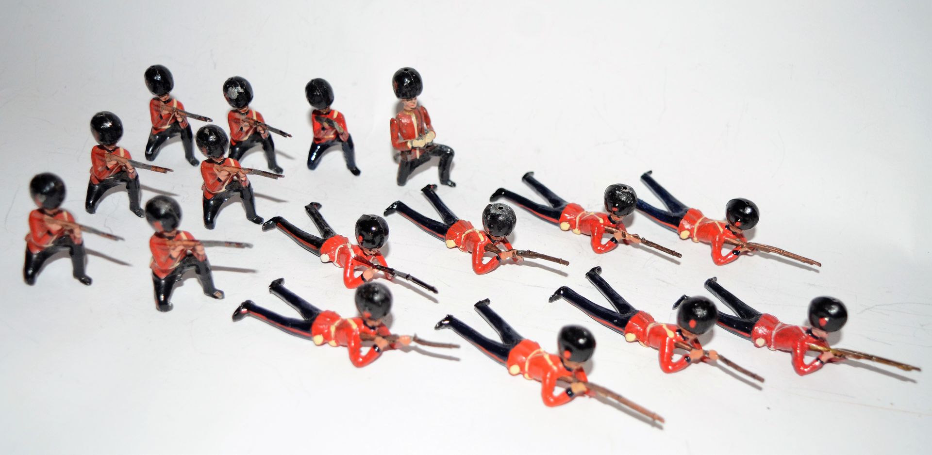 Null BRITAINS (16): Ref. 120, Coldstream Guards, kneeling (8) and prone (8) shoo&hellip;